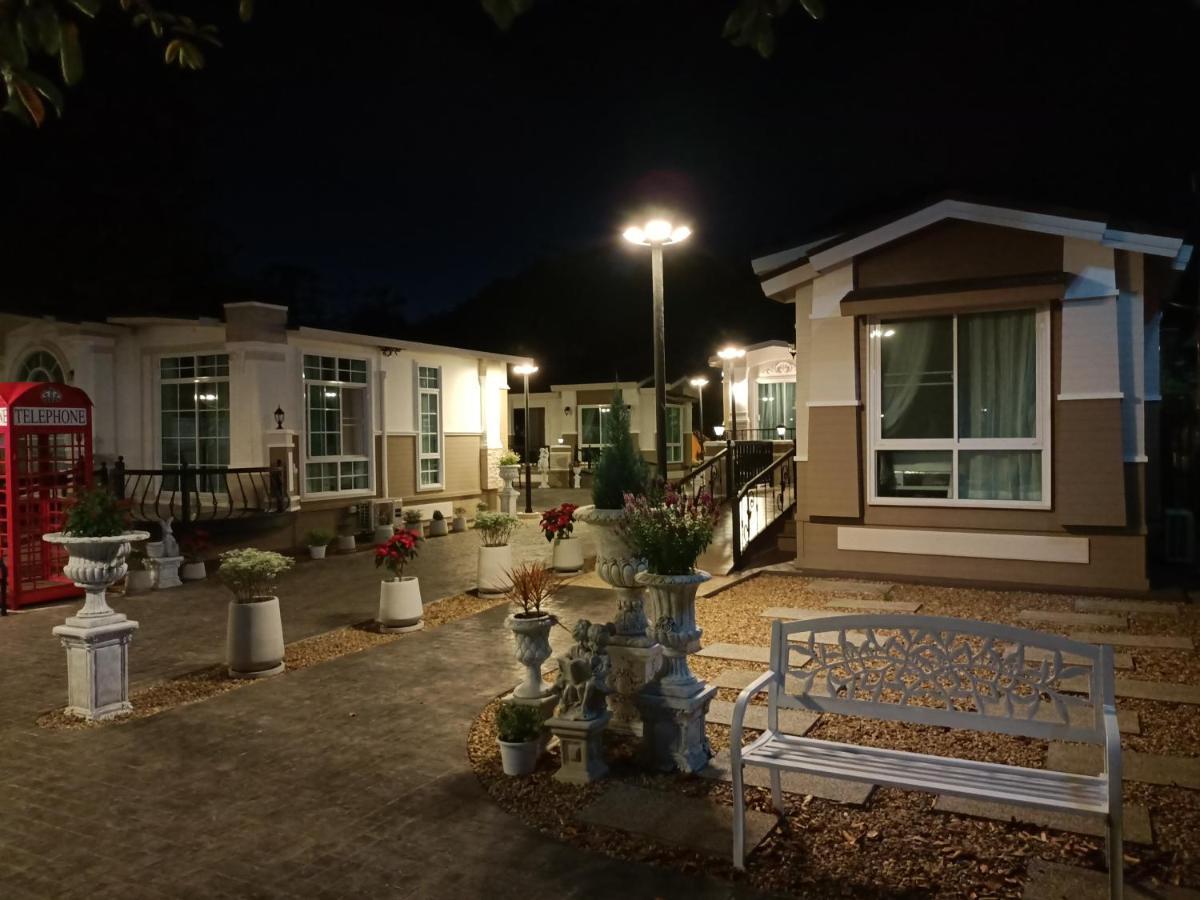 Bed and Breakfast Khaoyaitriplefive Ban Thung Sawang Exterior foto